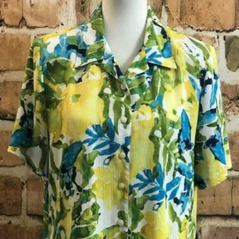 Alia Petite Short Sleeve Floral Button Up Shirt